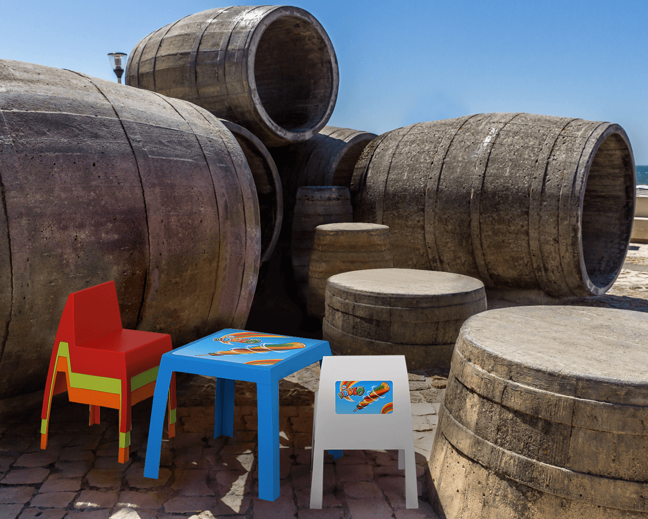Conjunto cadeiras e mesa criança personalizado, tecnologia in-mould labelling, proteção contra raios UV, reciclável. Fabricado em Portugal, Plásticos Joluce.